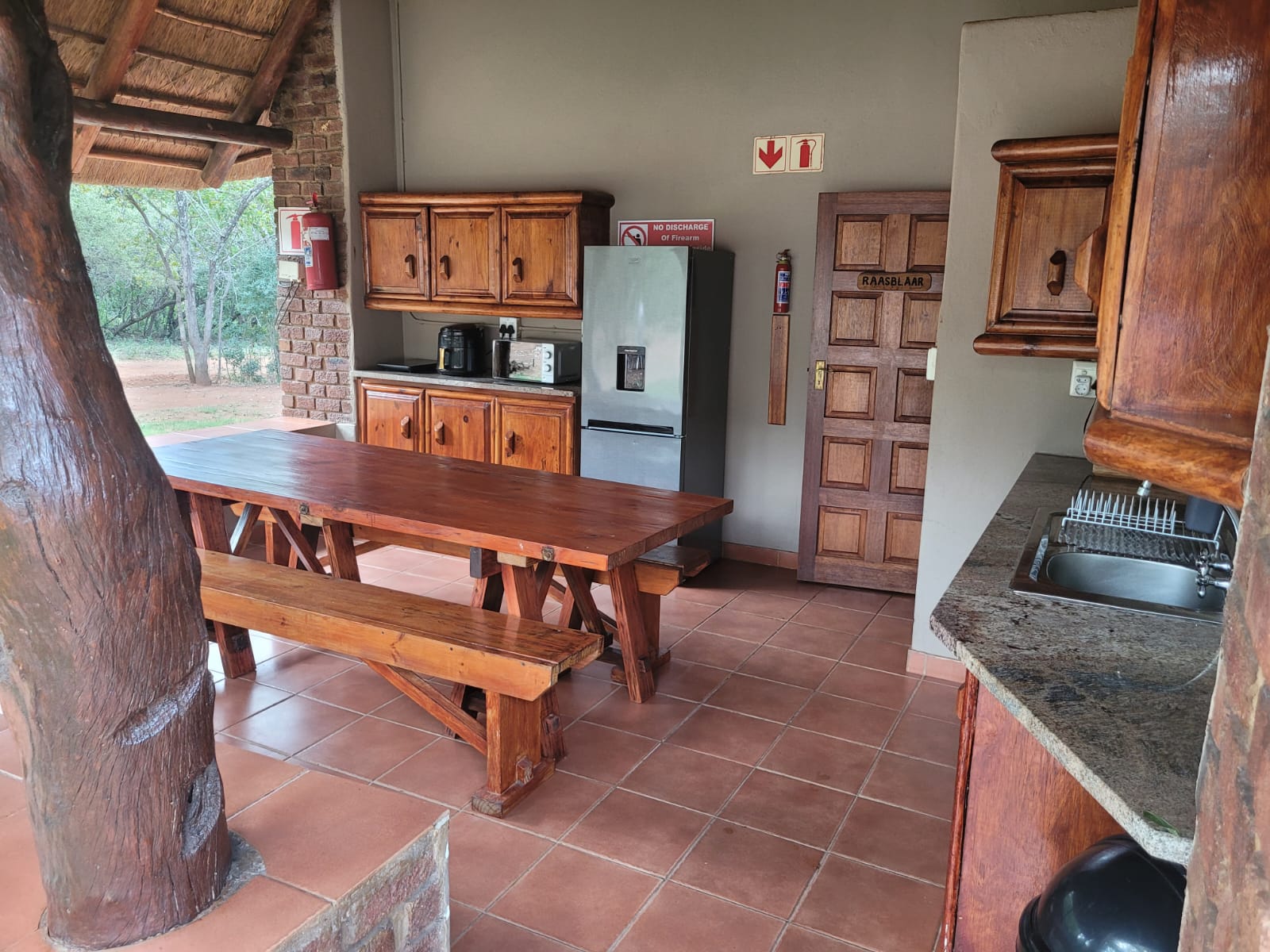 Outdoor kitchen and lapa